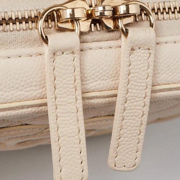 Chanel White Quilted Caviar Leather Filigree Mini Vanity Case Bag - Picture 7 of 12